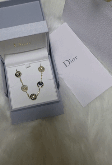 Dior Rose des Vents Bracelet: 1 Motif or 5 Motifs? Which is right for you?