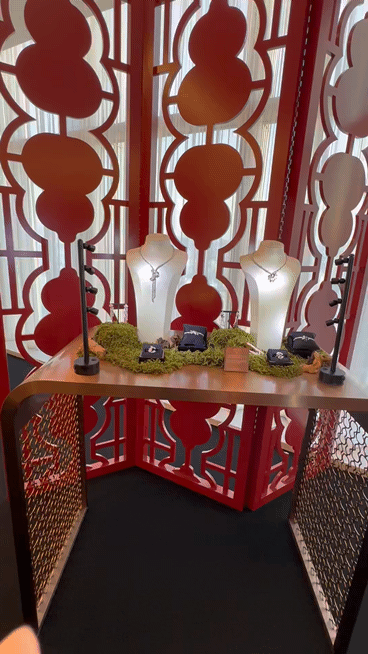 YoonA's Qeelin Miracle Garden Exhibition Visit: A Review of the Wulu, Qin Qin, Xi Xi, and Bamboo Collections (In Person)