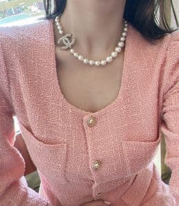 데일리로 사계절 내내 활용 가능한 샤넬 백주년 목걸이