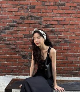 여름에 뭐입지? 손나은 여름 올블랙 원피스 룩 비교 - 스킴스 원피스 vs 토템 원피스