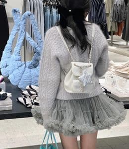 샤넬 코코네쥬 티셔츠, 백팩 등 샤넬로 물들인 데일리룩 모음