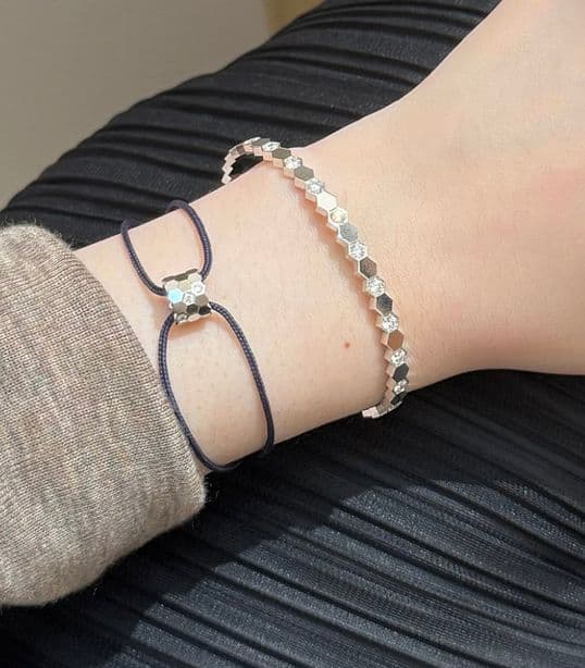 쇼메 신상 팔찌 미리 보기\n비드 쇼메 끈 팔찌 vs 뱅글 비교 리뷰