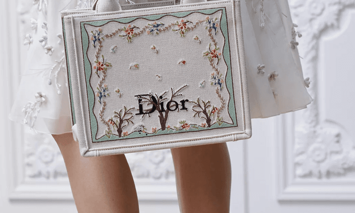 디올, 가장 먼저 피운 발렌타인의 꽃 향기