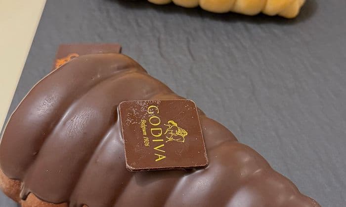 현대백화점 VIP｜ 더현대 YP 디저트 큐레이션 고디바 후기(feat. 슈슈통 가디건·구찌 플랫)