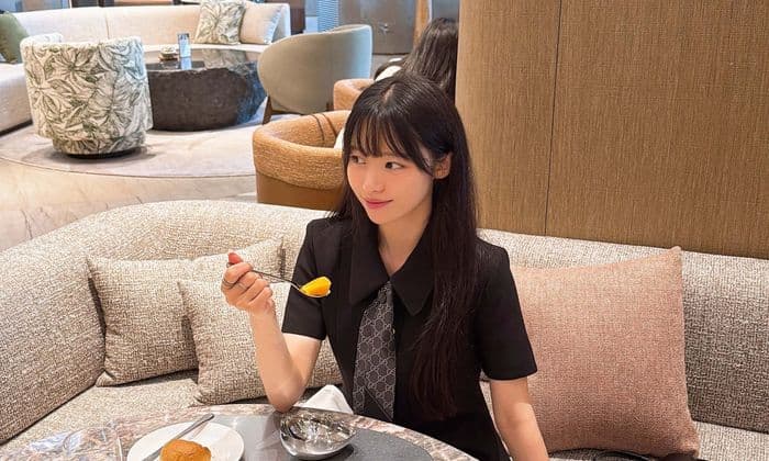 구찌 블랙 원피스 및 크리스탈 홀스빗 슈즈 호텔 라운지 착용샷 후기 (feat. 구찌 스카프)