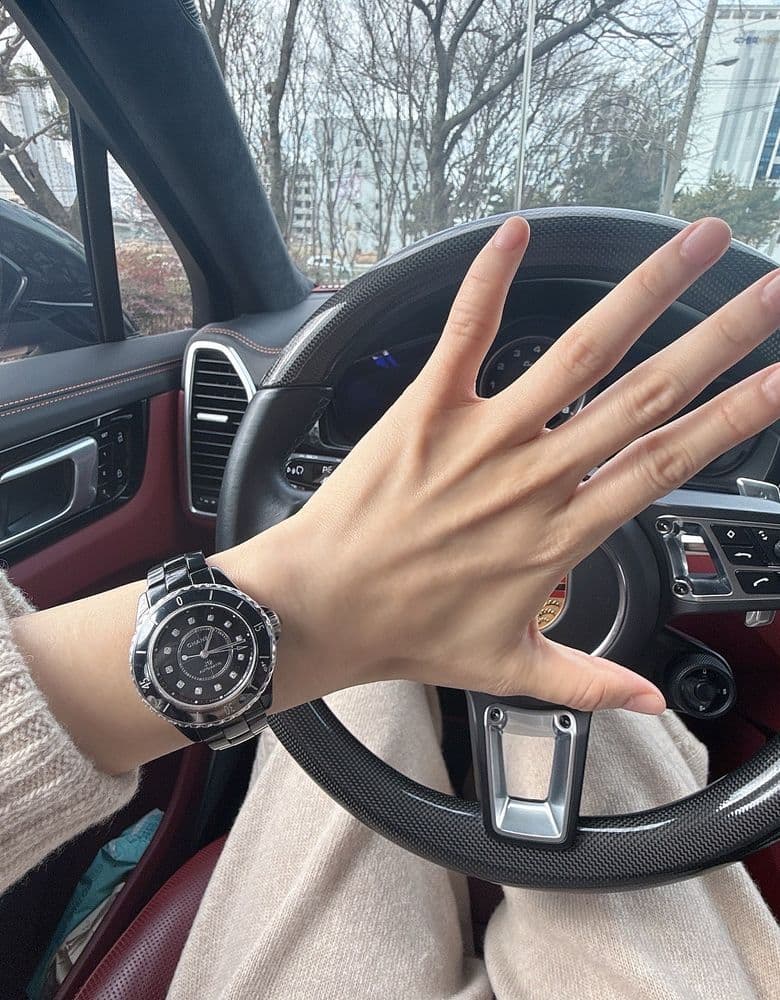 J12 33mm with diamond numerals