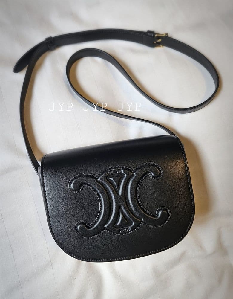 셀린느 퀴르 트리옹프 폴코백