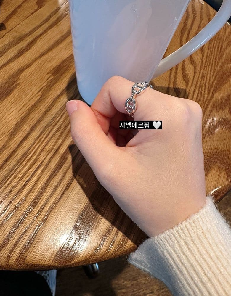 Hermès Chaine d'Ancre ring - perfect for everyday wear.