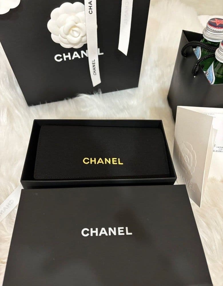 Chanel glasses A71663 – perfect for a bare face.