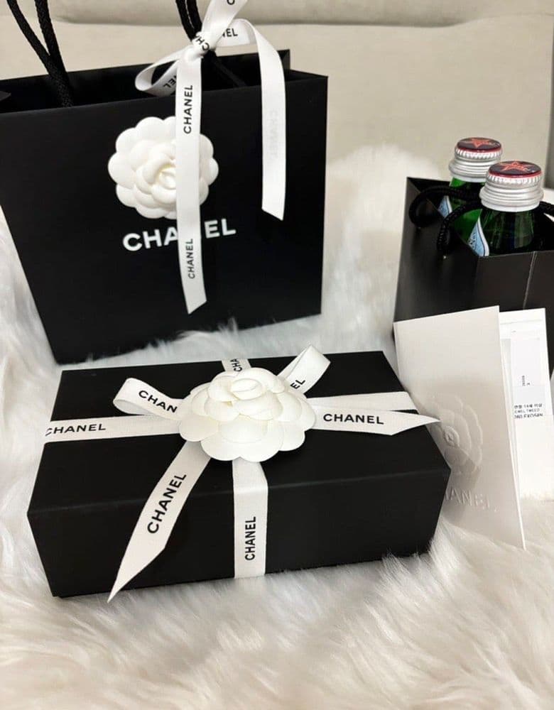 Chanel glasses A71663 – perfect for a bare face.