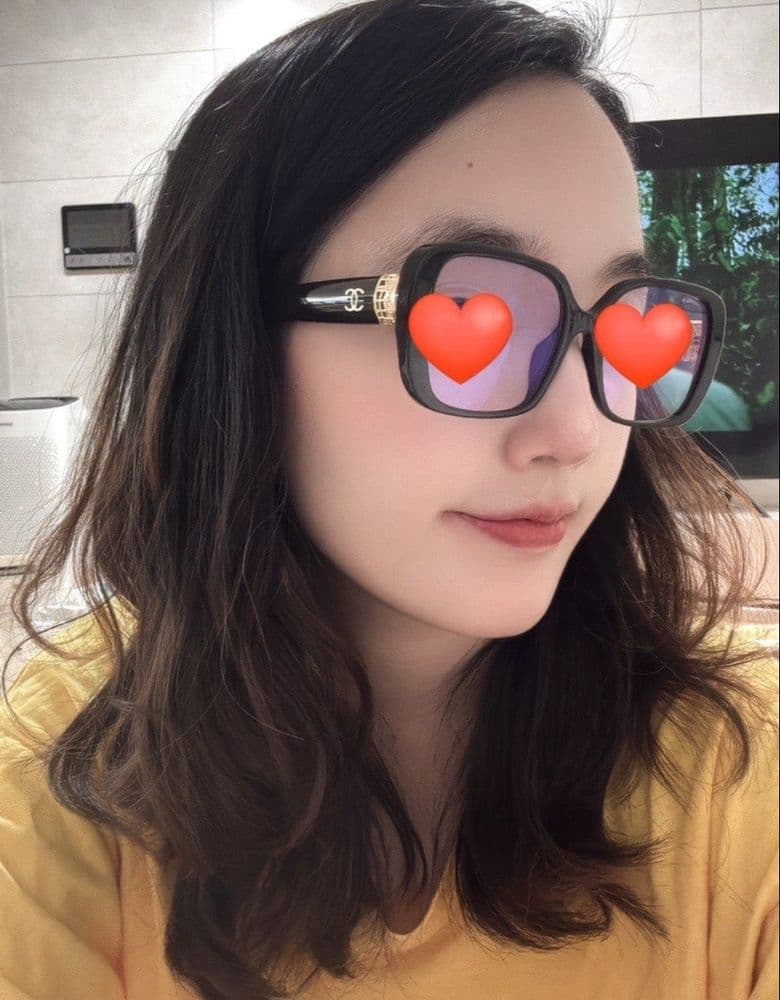 Chanel glasses A71663 – perfect for a bare face.