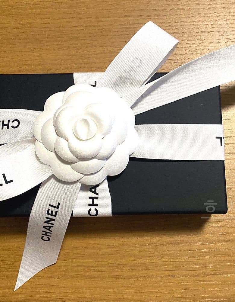 Chanel zipped wallet, black with silver hardware.