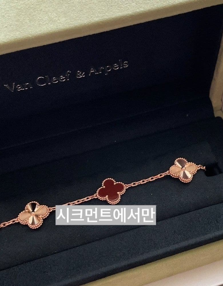 Van Cleef & Arpels Alhambra 5 motifs