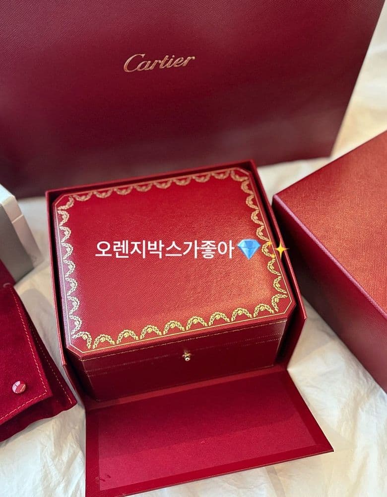 까르띠에 베누아 스몰 파베 가죽💎✨