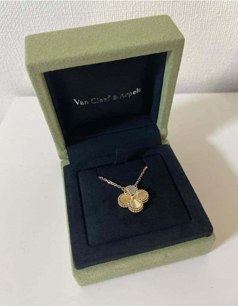 반클리프 기요세 목걸이