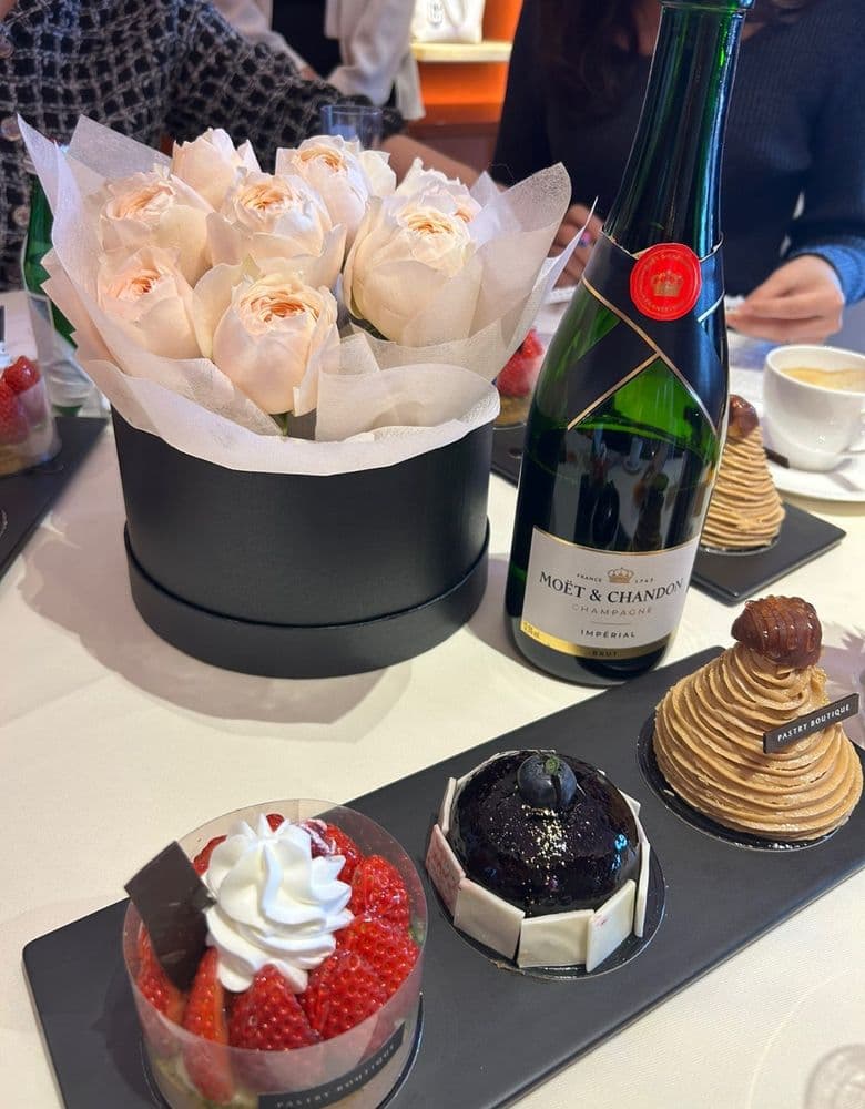 MOYNAT Passport Holder