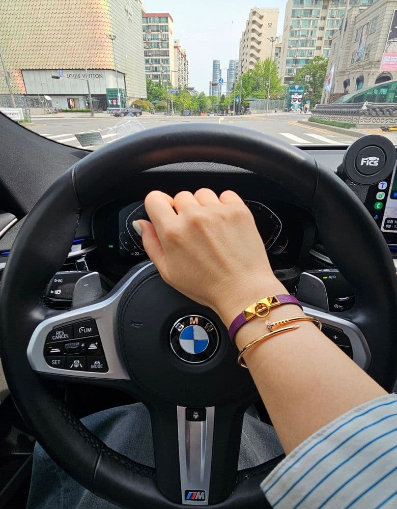 Hermès Rivale Mini Bracelet 💜 (Check out the photo!)