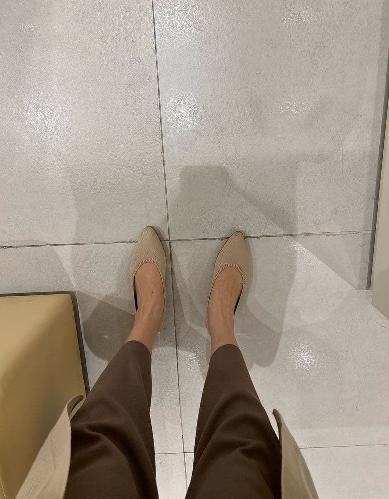 플리츠룩, 베이지룩, 비바이아 플랫 착샷, 친한 언니 빈다 목걸이 겟💫 +세르펜티와 비교 등 일상…🦥