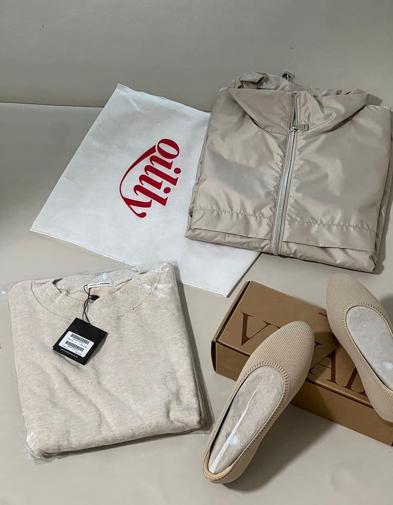 플리츠룩, 베이지룩, 비바이아 플랫 착샷, 친한 언니 빈다 목걸이 겟💫 +세르펜티와 비교 등 일상…🦥