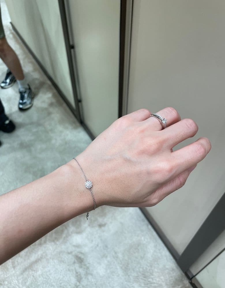 Damiani Belle Epoque necklace and Margherita bracelet – simply dazzling!