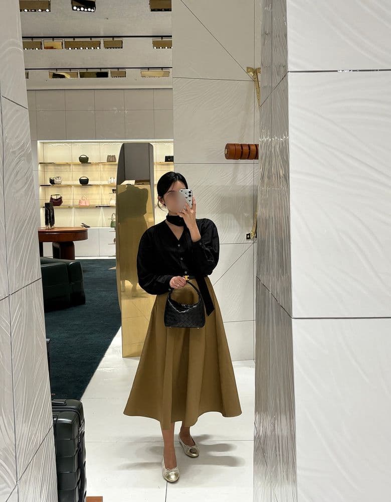 Bottega Veneta Wallis in Black - I bought it with my own money.