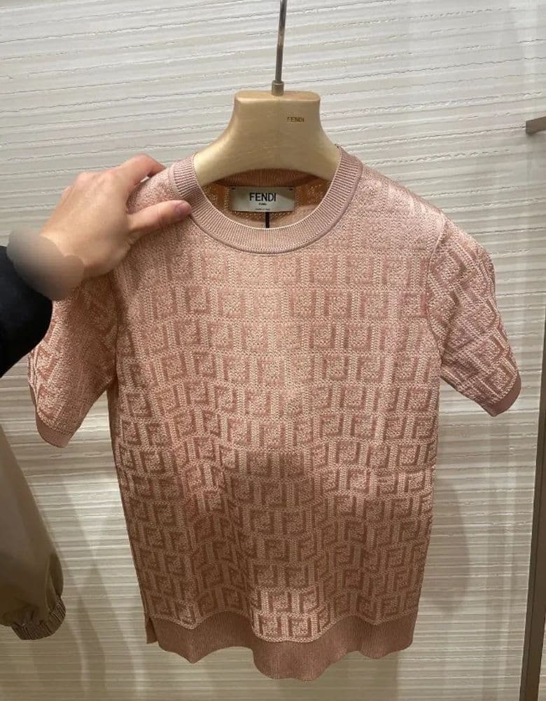 펜디 신상 니트 + 샤넬 신상 선글라스