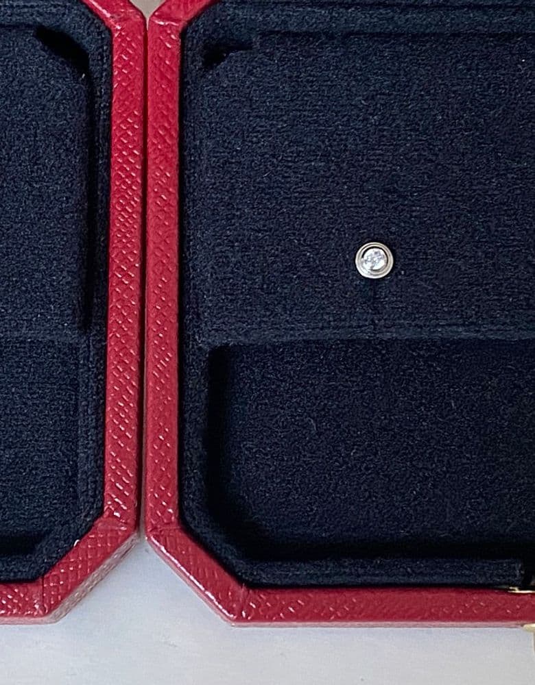 Damour necklace and earrings: S vs. XS size comparison