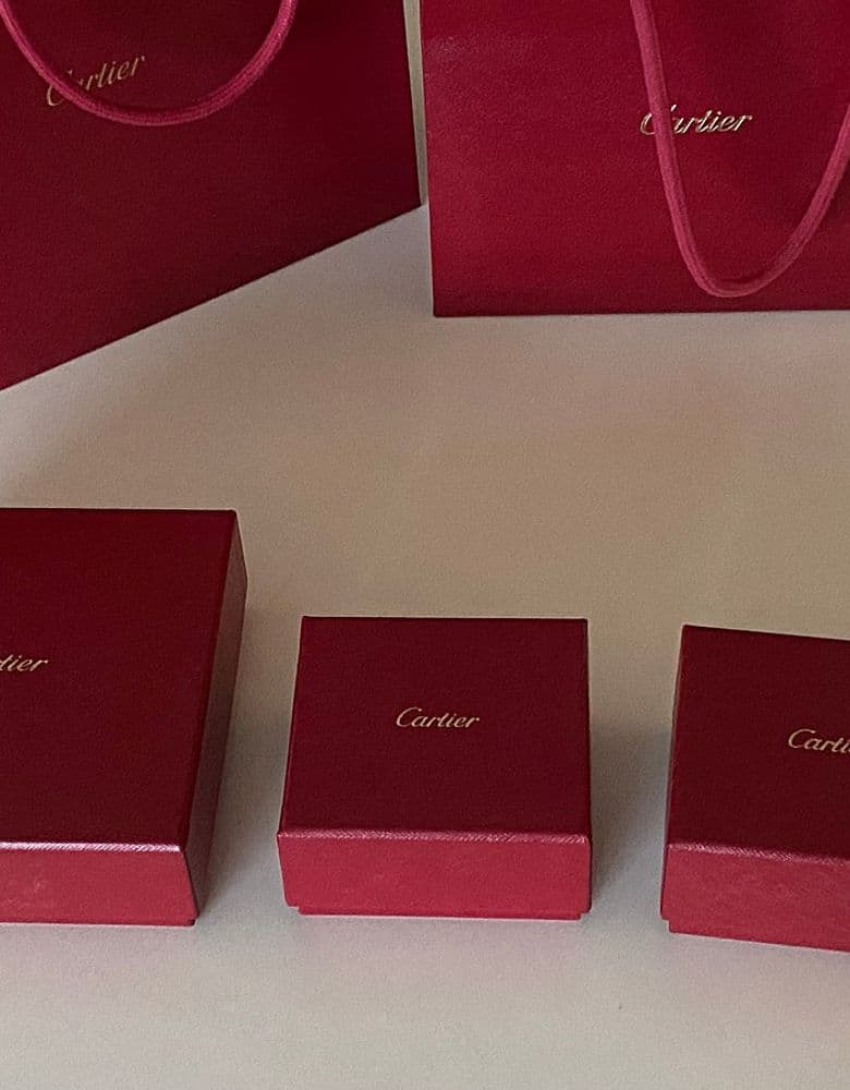 Damour necklace and earrings: S vs. XS size comparison