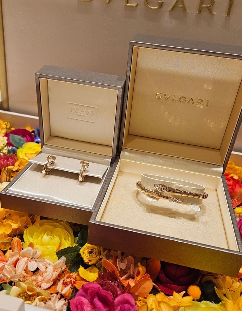 불가리 세르펜티 데미파베 팔찌, 세르펜티 이어링 플레인