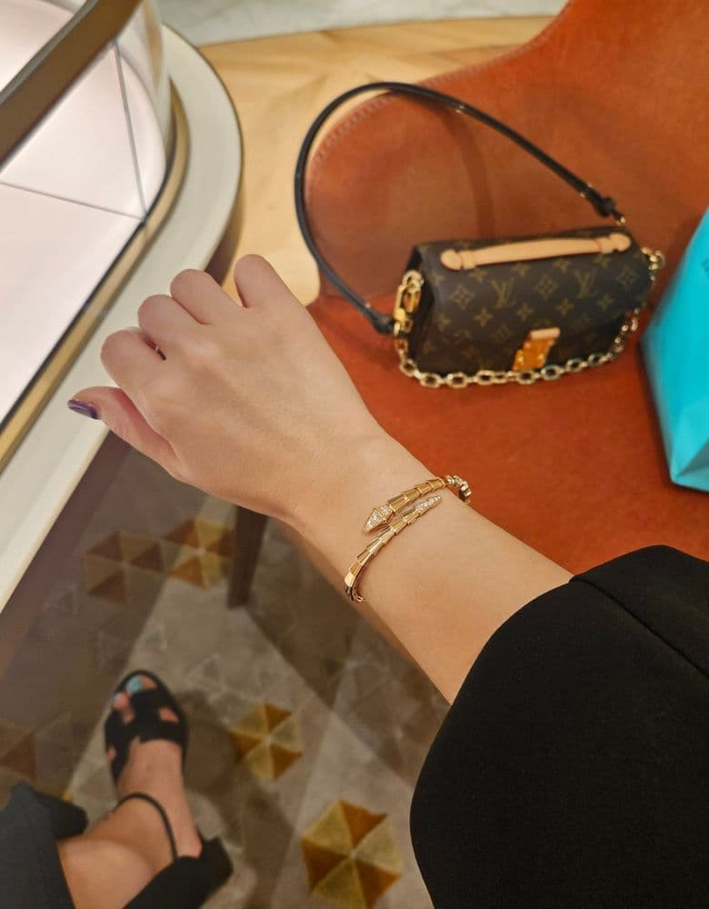 불가리 세르펜티 데미파베 팔찌, 세르펜티 이어링 플레인