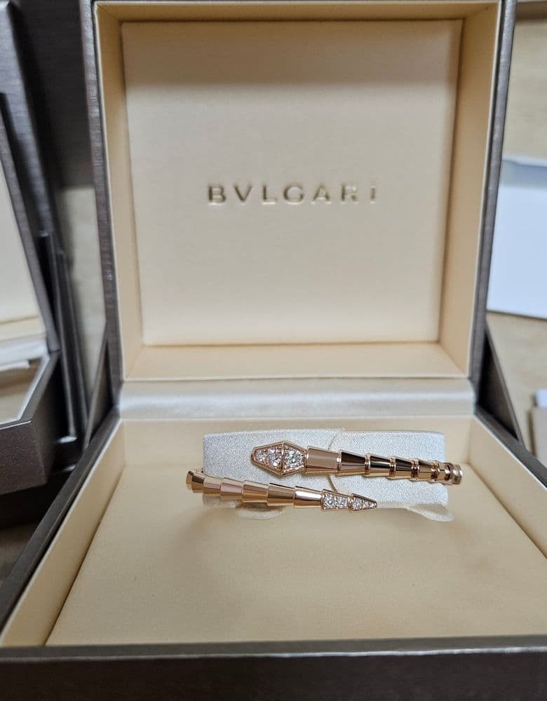 불가리 세르펜티 데미파베 팔찌, 세르펜티 이어링 플레인