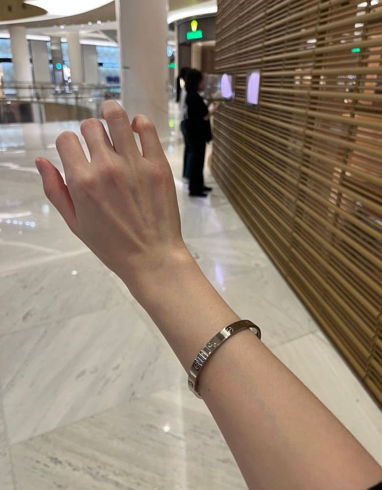 까르띠에 러브팔찌 17인치 화이트골드