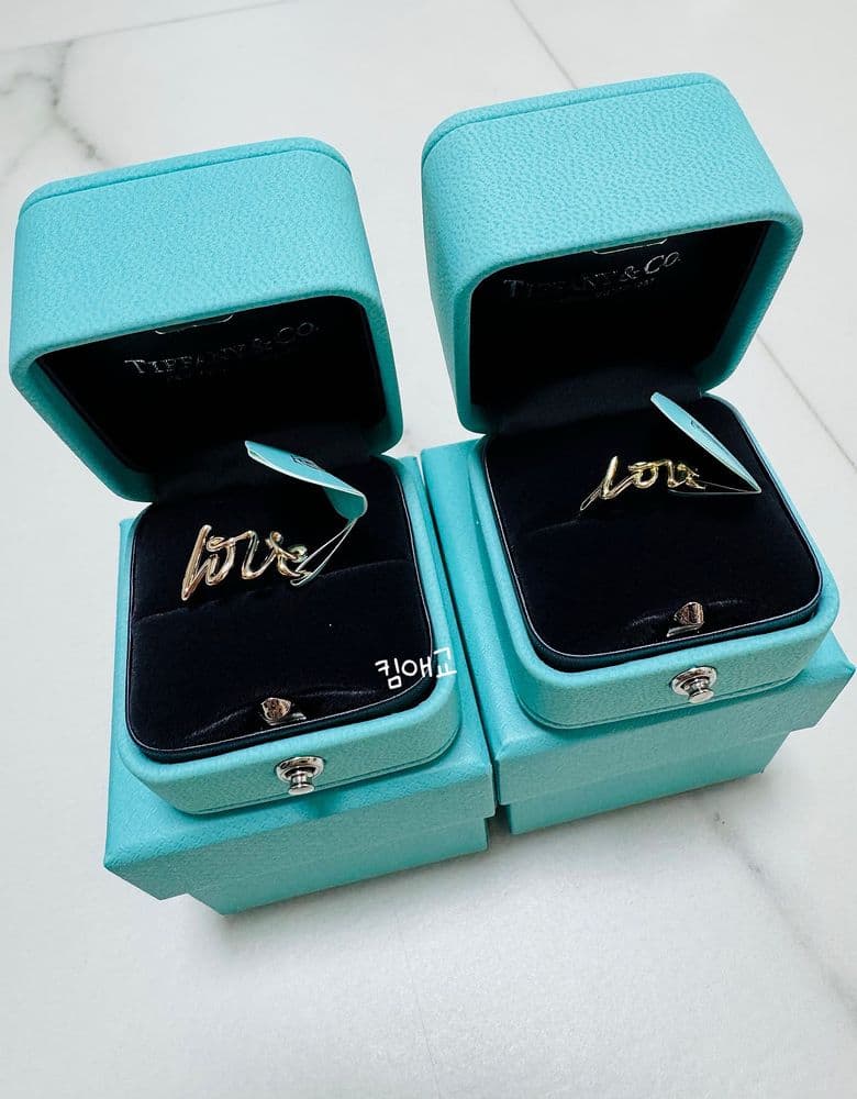 Tiffany Graffiti Paloma Love Ring in Rose Gold (Small) and Yellow Gold (Mini).