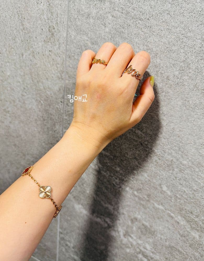 Tiffany Graffiti Paloma Love Ring in Rose Gold (Small) and Yellow Gold (Mini).