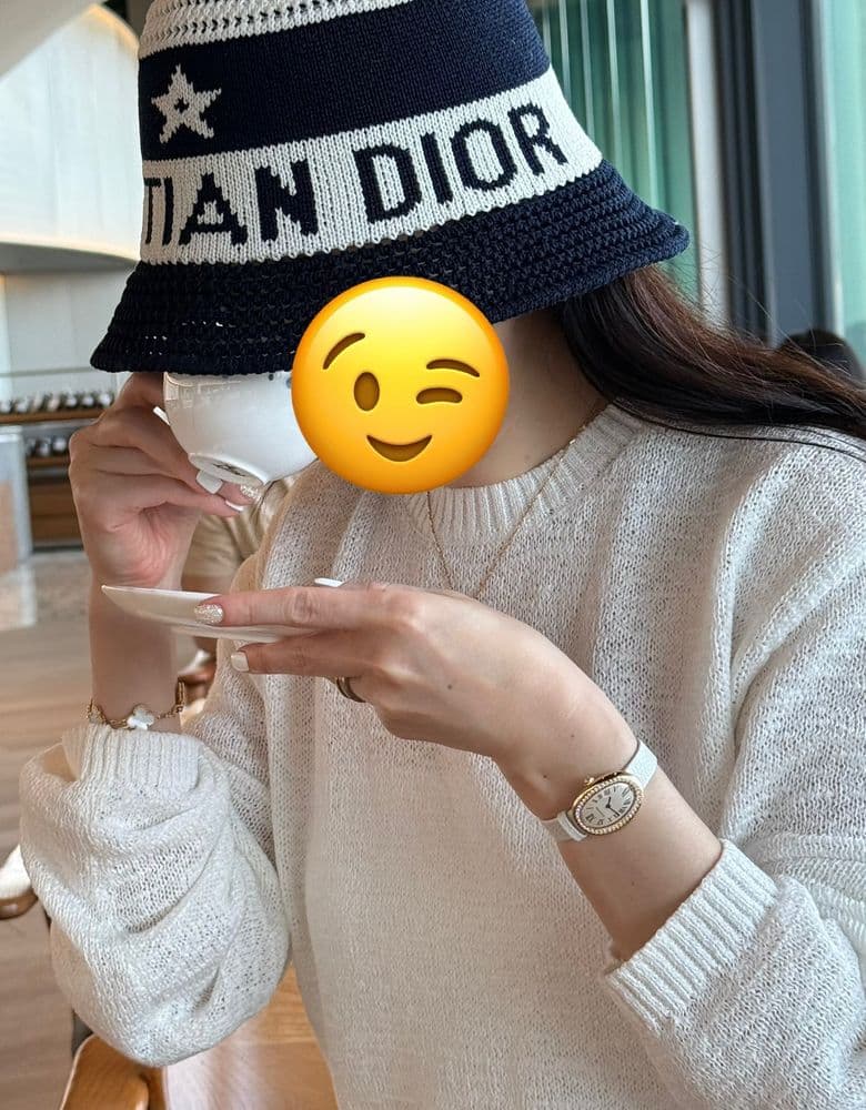 Cartier Baignoire Small, one row of diamonds, in gold.