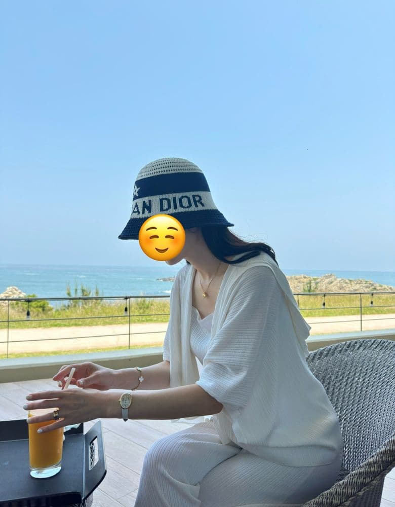 Cartier Baignoire Small, one row of diamonds, in gold.