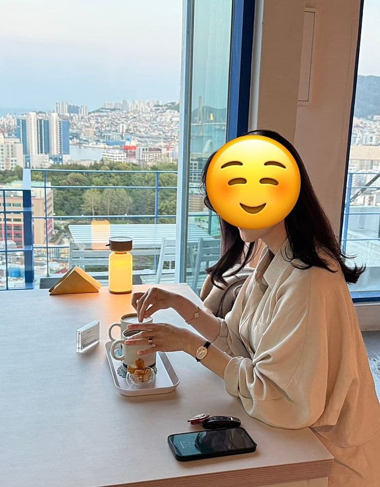 Cartier Baignoire Small, one row of diamonds, in gold.