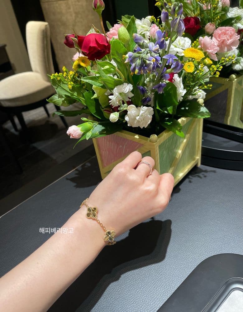 반클리프 기요세 5모티브 팔찌 옐골(옐로우 골드)