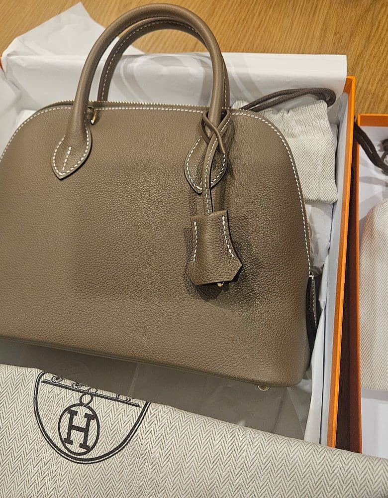 Bulgari Seduttori watch, Serpenti ring, Hermès loafers, Finesse, Bolide 25 Etoupe. Prada briefcase.