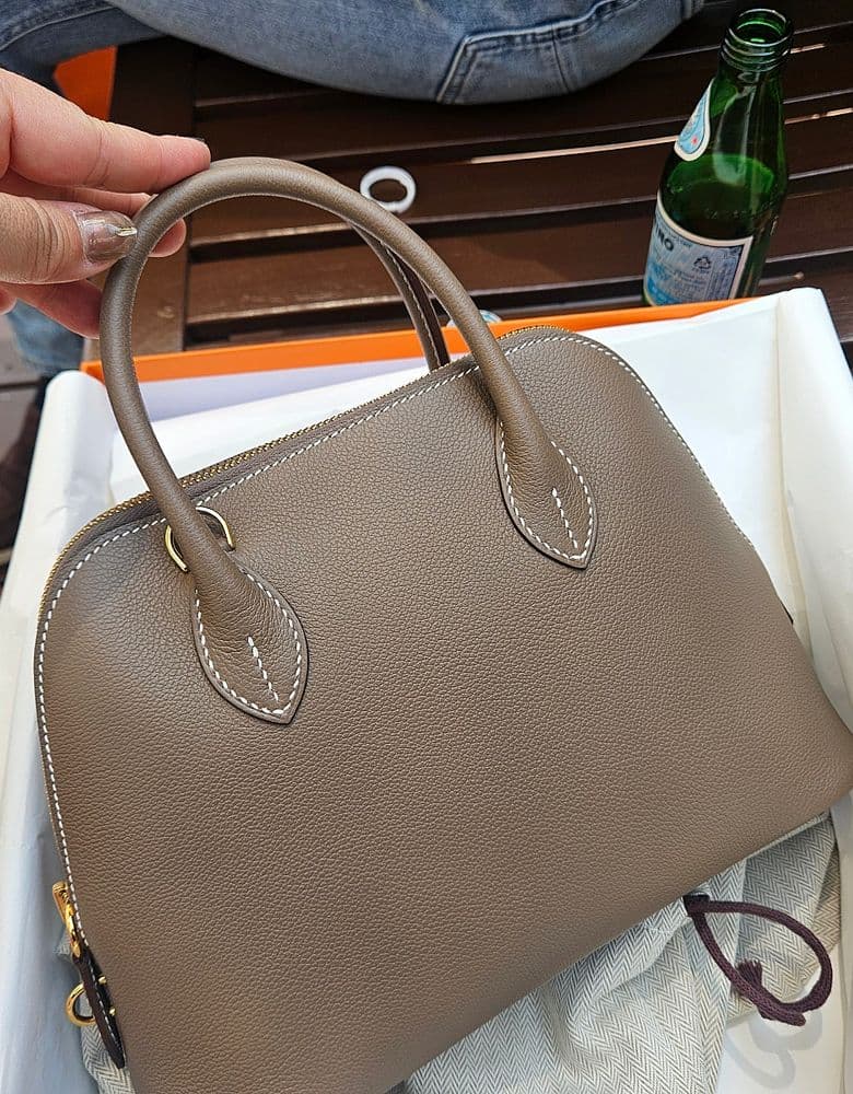 Bulgari Seduttori watch, Serpenti ring, Hermès loafers, Finesse, Bolide 25 Etoupe. Prada briefcase.