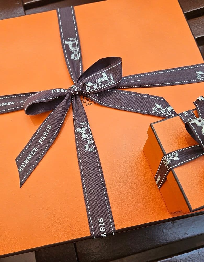 Bulgari Seduttori watch, Serpenti ring, Hermès loafers, Finesse, Bolide 25 Etoupe. Prada briefcase.