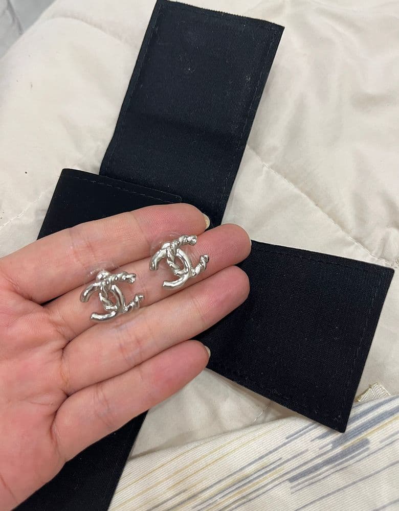 샤넬 은장 귀걸이