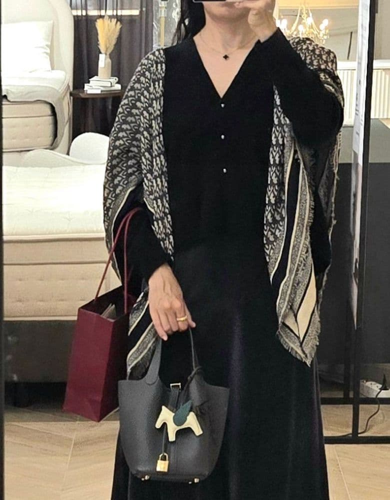 Gucci Horsebit & Dior Shawl, paired with a Picotin... a timeless combination.