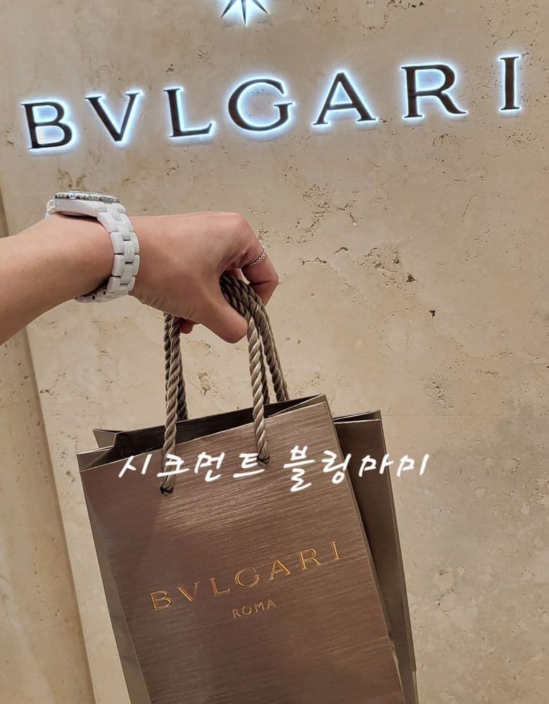 Bulgari Divas' Dream single-row pavé necklace