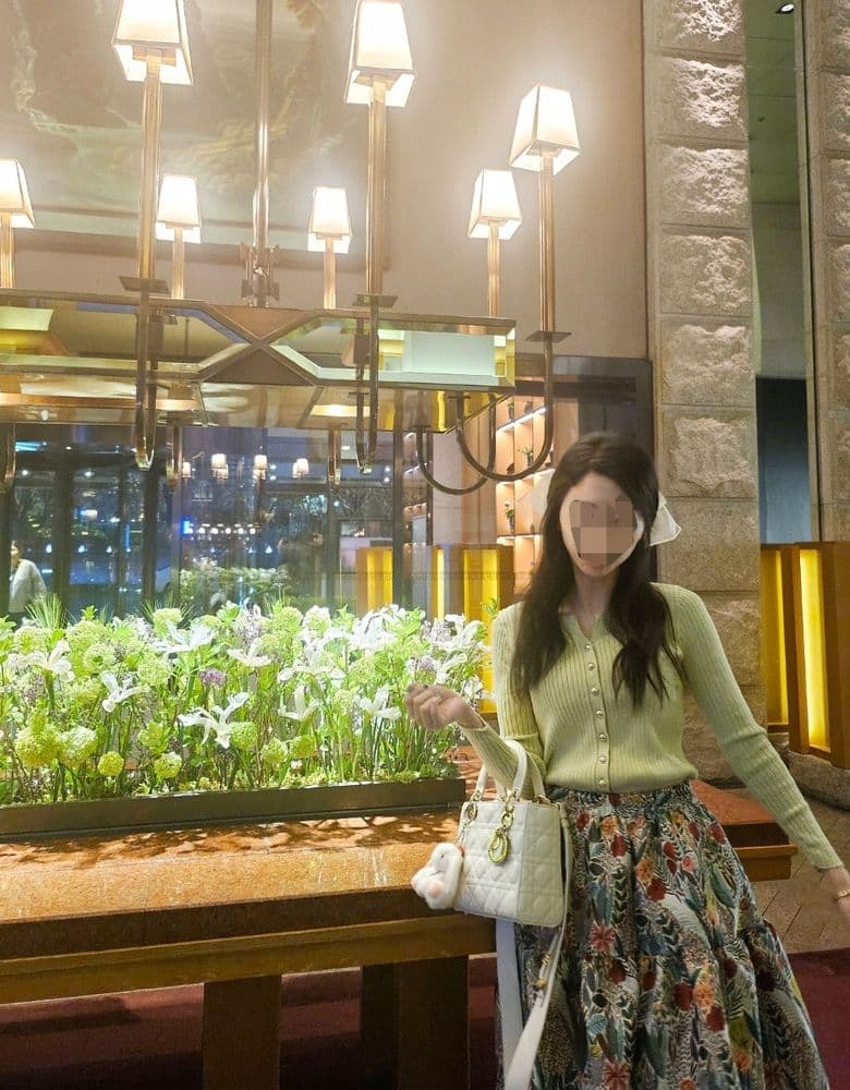 디올 레이디백, 마놀로볼라닉 구두 코디