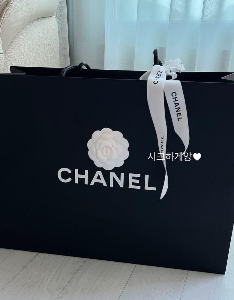 샤넬 뉴미니 탑핸들 블랙