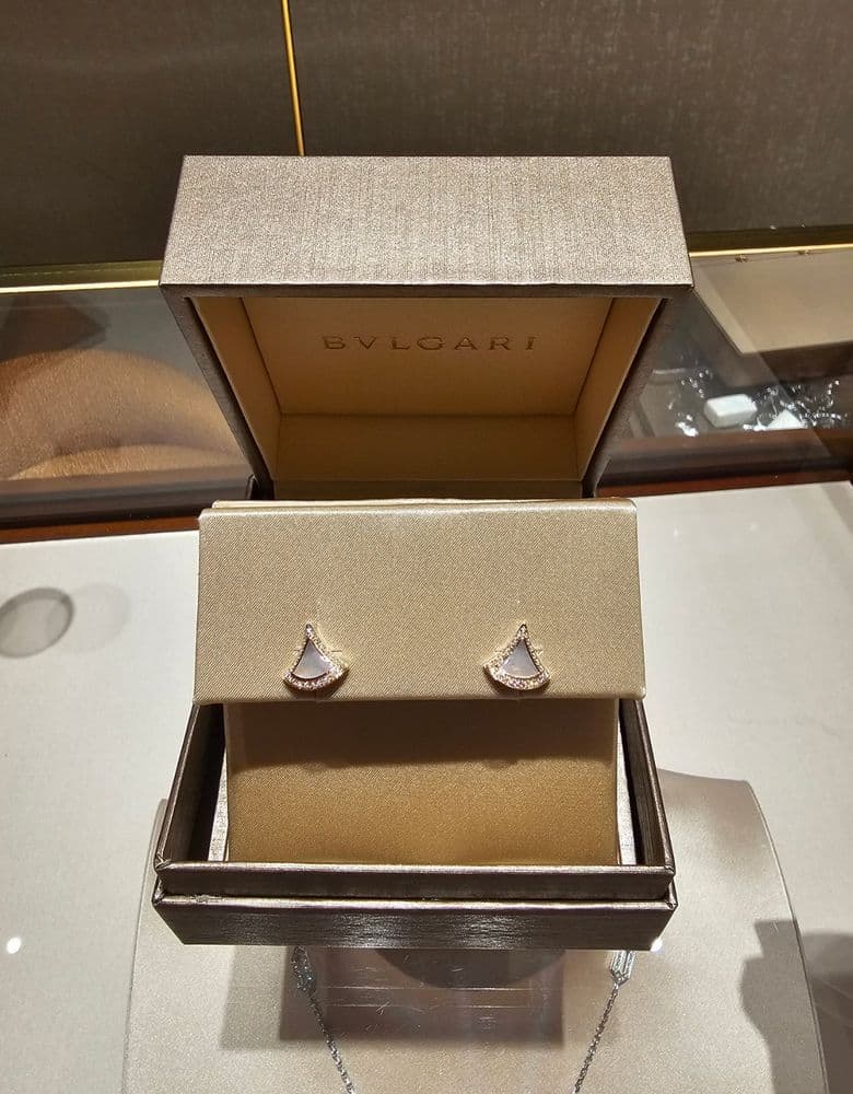 Bulgari Divas' Dream Mother-of-Pearl Stud Earrings