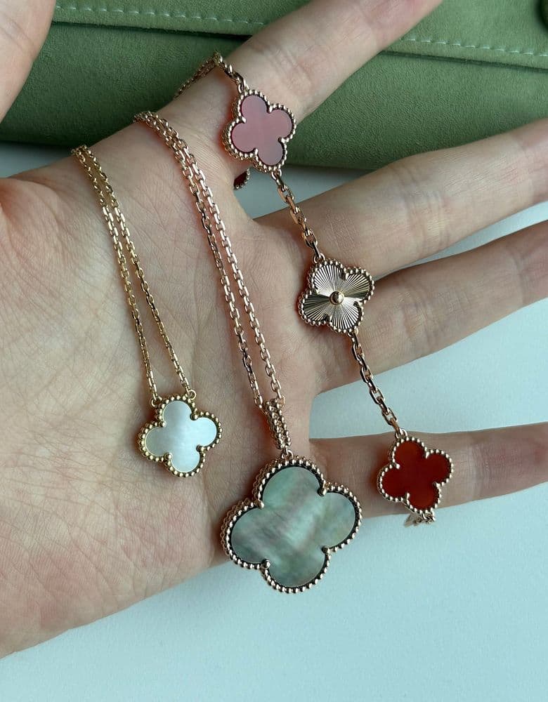 Van Cleef & Arpels Magic Alhambra 5-motif set with Sweet Mother of Pearl earrings (3-piece set)