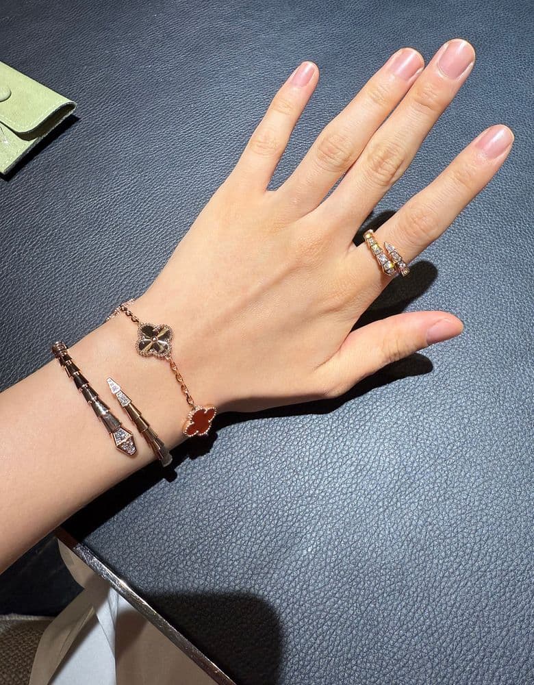 Van Cleef & Arpels Magic Alhambra 5-motif set with Sweet Mother of Pearl earrings (3-piece set)