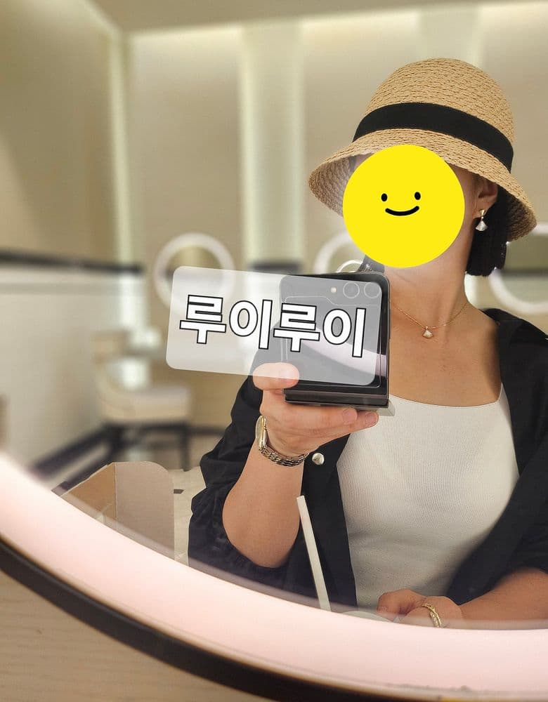 Bulgari Divas' Dream Earrings with a milky, opalescent mother-of-pearl.